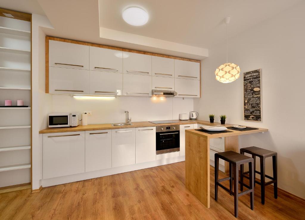 Charming & Cozy Ambiente Apartments - Deluxe Apartment With Balcony