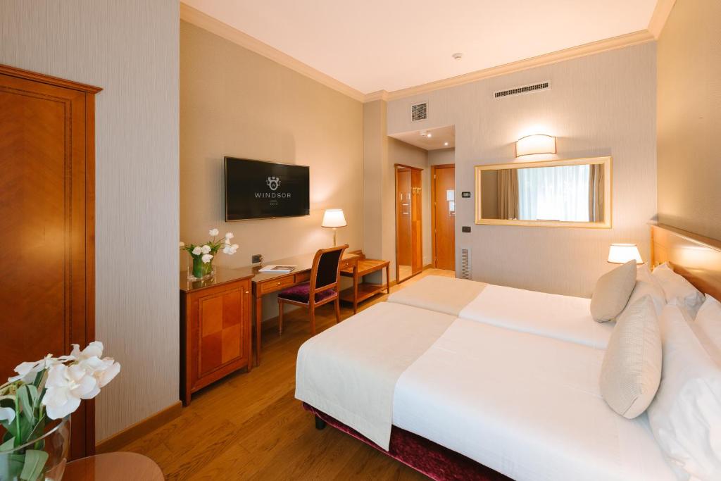 Postel nebo postele na pokoji v ubytování Windsor Hotel Milano