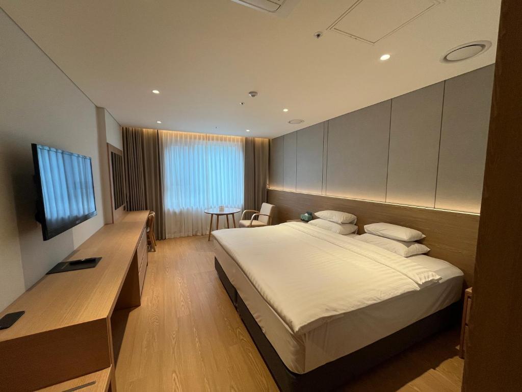 Hotel International Changwon - Superior Deluxe Double Room