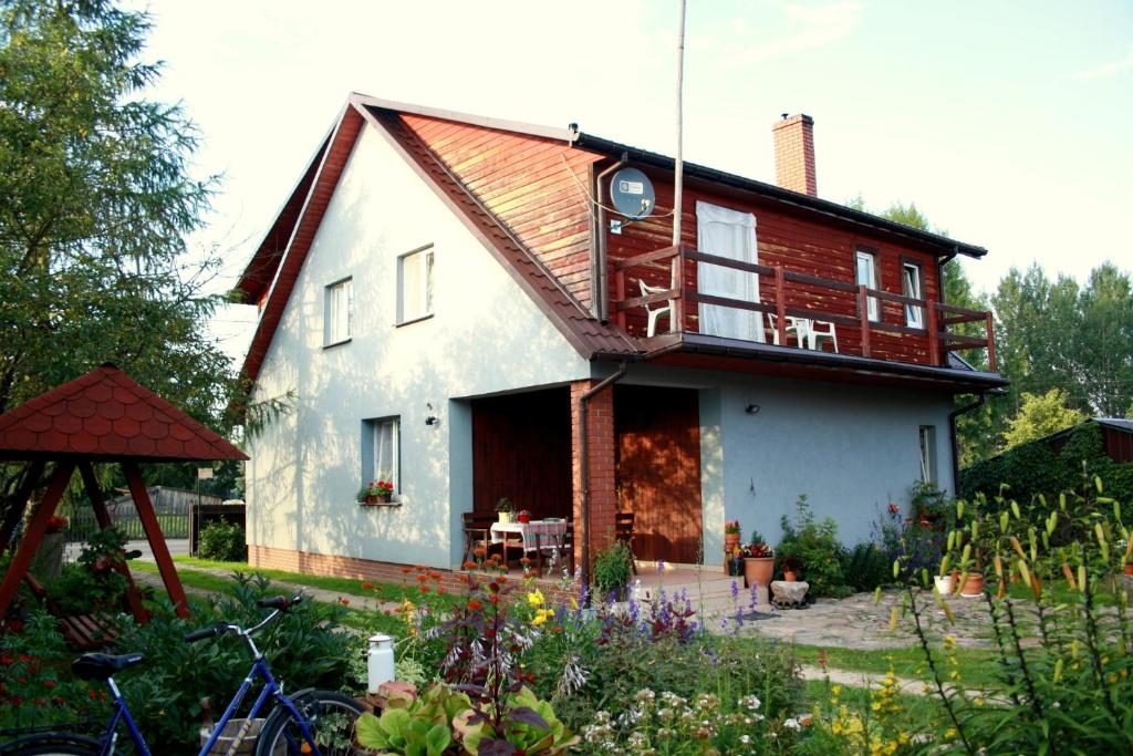 Vonkajšia záhrada v ubytovaní Pod Modrzewiem
