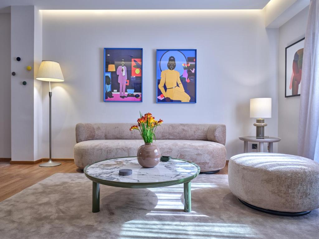 One Kolonaki , an elegant 2-bedroom apartment on Valaoritou pedestrian street