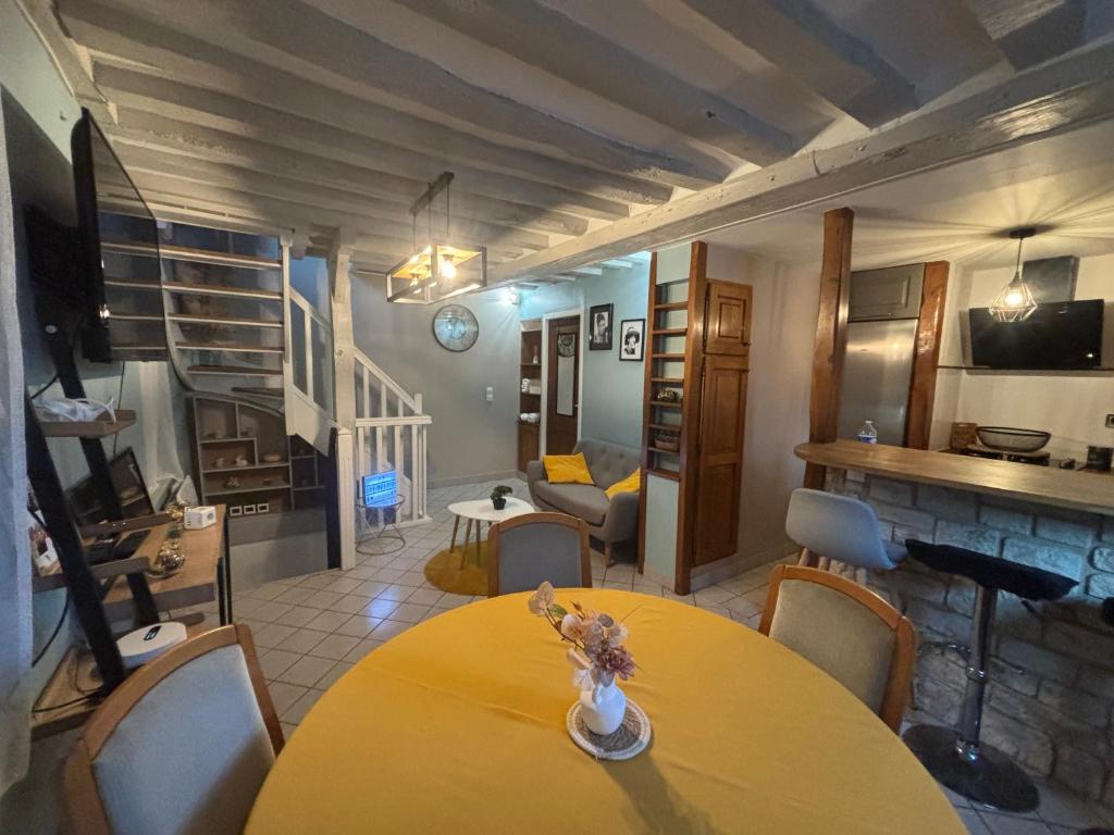 a living room with a yellow table and chairs at Maison in Verneuil-en-Halatte