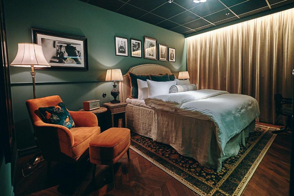 Steam Hotel