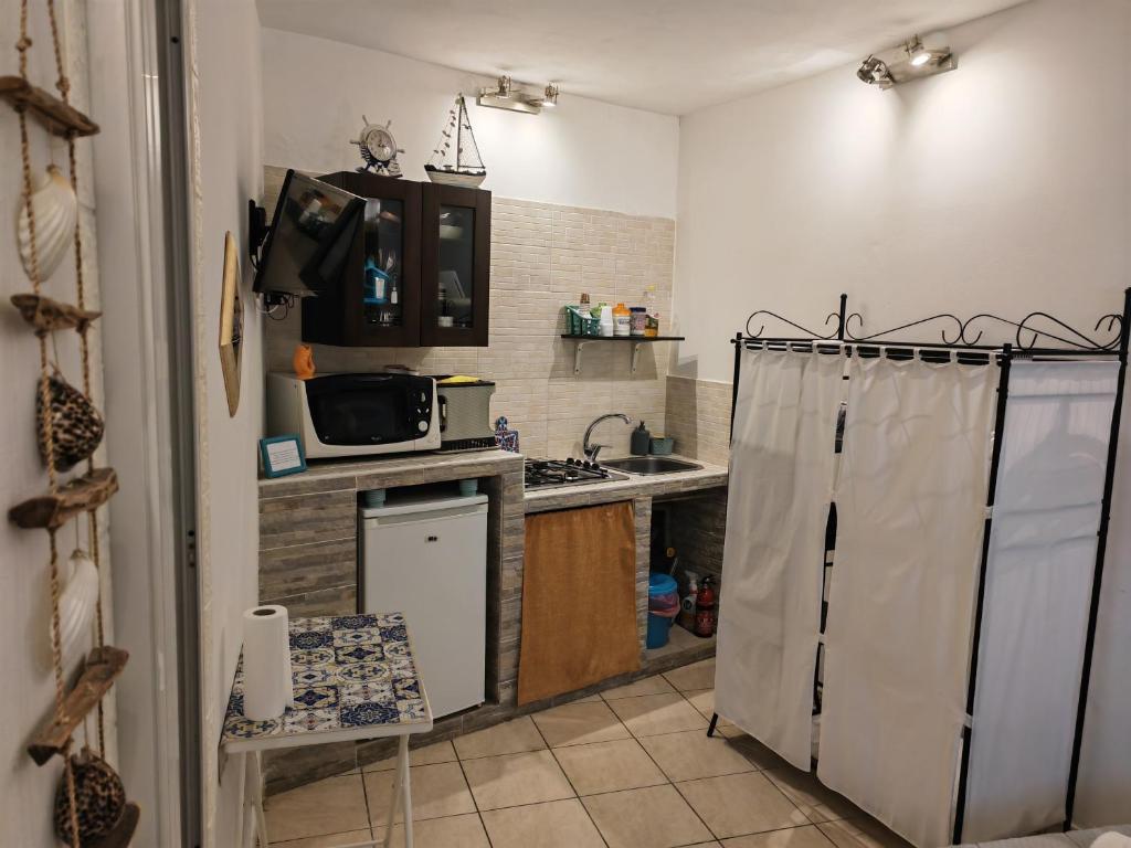 Ett kök eller pentry på Room Calafatari