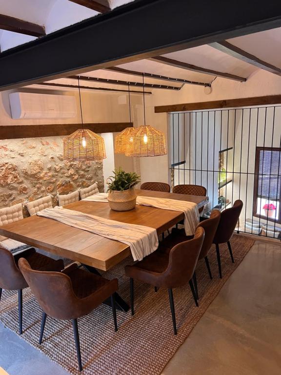 a dining room with a wooden table and chairs at ruralhome sanroque in Altura
