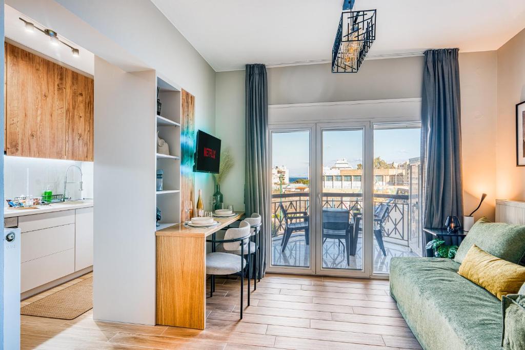 Modern City Studio with Balcony Columbus Apartment