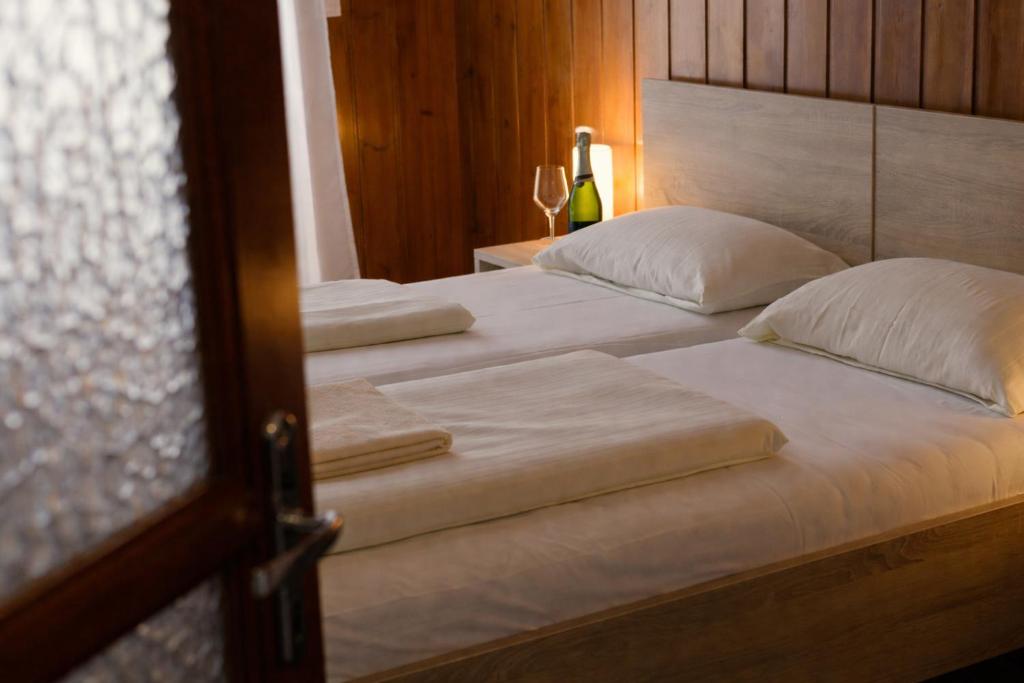 a bedroom with two beds with white pillows at Vadkacsa Panzio in Balatonkenese