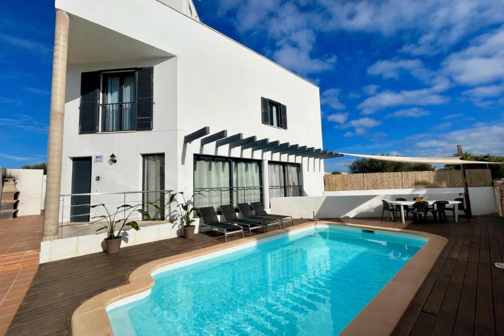 a villa with a swimming pool on a deck at Villa Son Blanc 6 in Sa Caleta