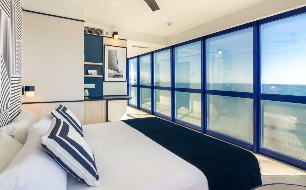 En eller flere senge i et værelse på Hotel Yaramar - Adults Recommended