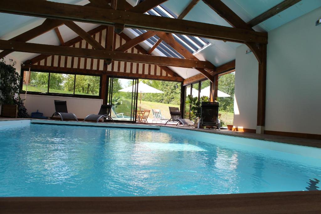 Bazén v ubytování B&B DeValpierre adult only nebo v jeho okolí