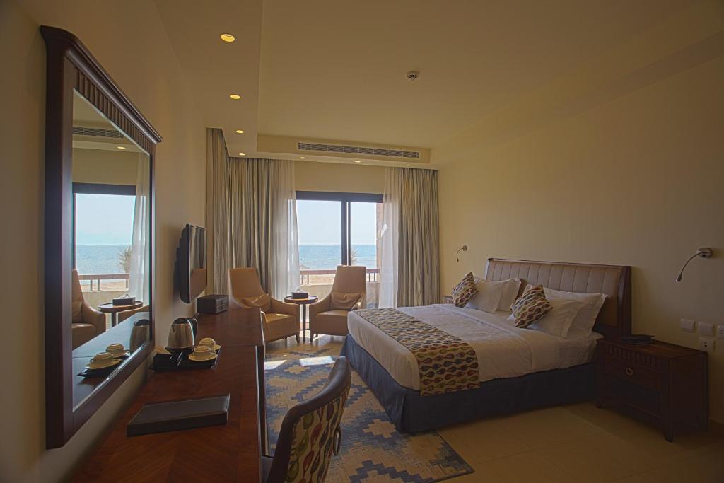Postel nebo postele na pokoji v ubytování Royal L'azure Resort