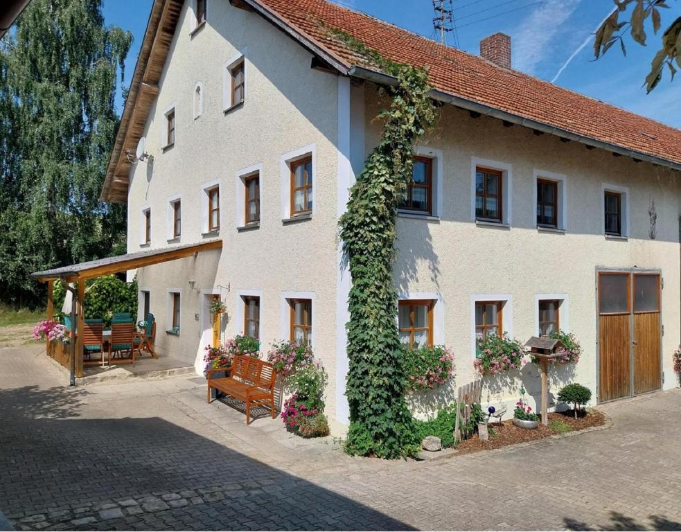 a building with ivy growing on the side of it at Gschwandnerhof in Michelsneukirchen
