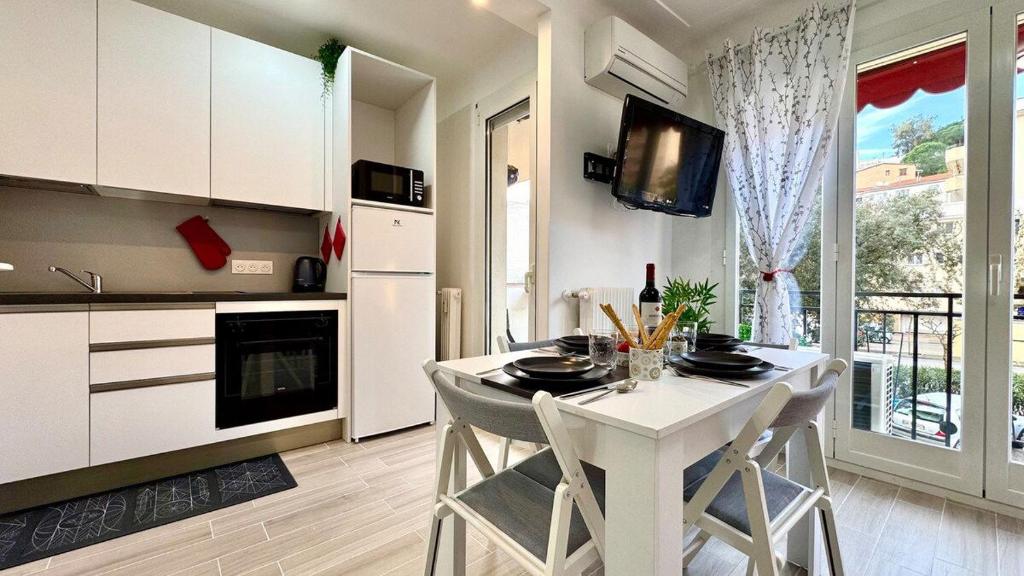 Menton - close to center - air conditioning - wifi