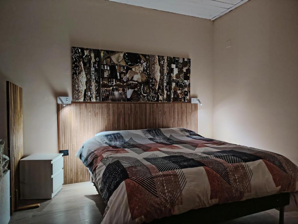a bedroom with a bed with a wooden head board at Al Settimo porta marina in Syracuse