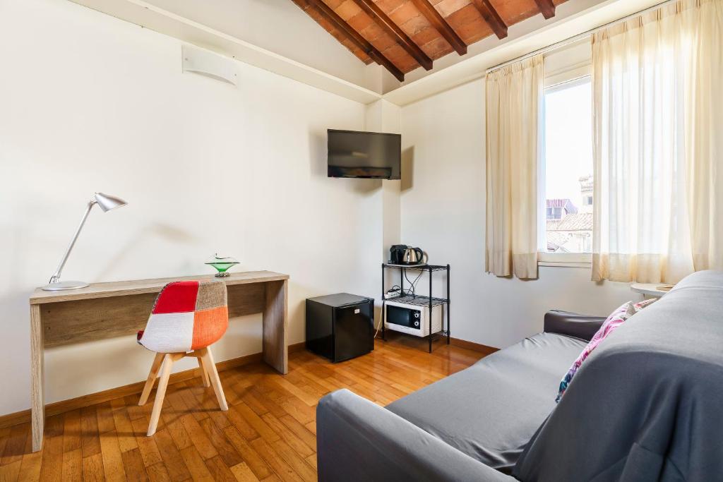 a living room with a couch and a desk at Corso Double in Florence