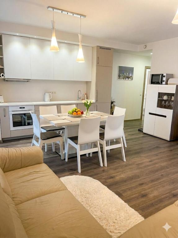 Spacious 2-Bedroom Apartment Free Private Parking in Vilnius - Housity