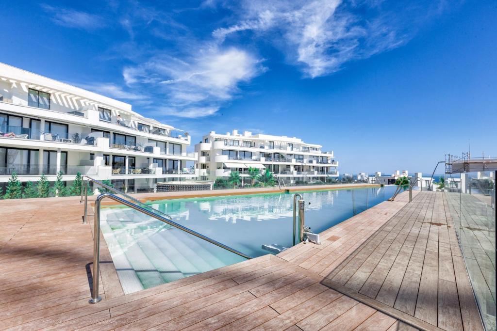 ViVi Homes - Aurelia Garden, Gym & Sea View