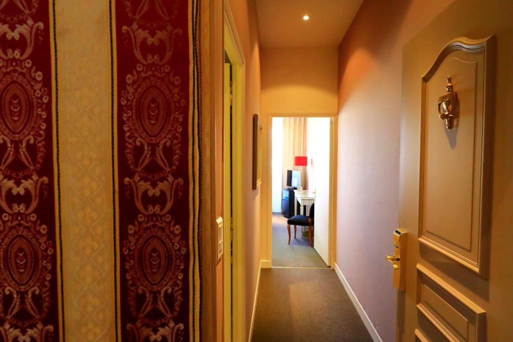 Hotel Le Renoir - 11