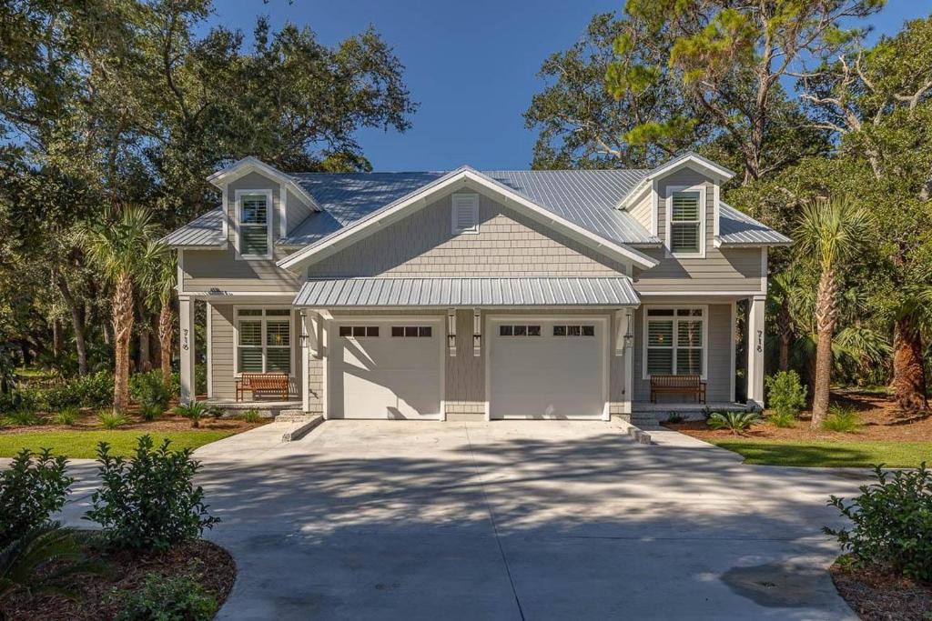 a large house with a garage at Seafarer Lodge South in Jekyll Island