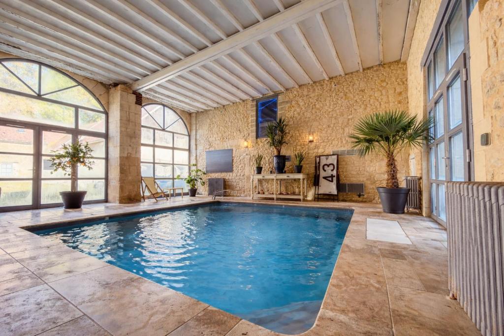 Le manoir de Saint-Ouen avec piscine chauffée intérieure