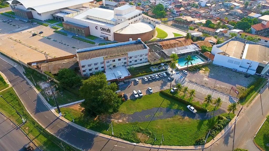 an overhead view of a city with buildings at HOTEL ITACAIUNAS in Marabá