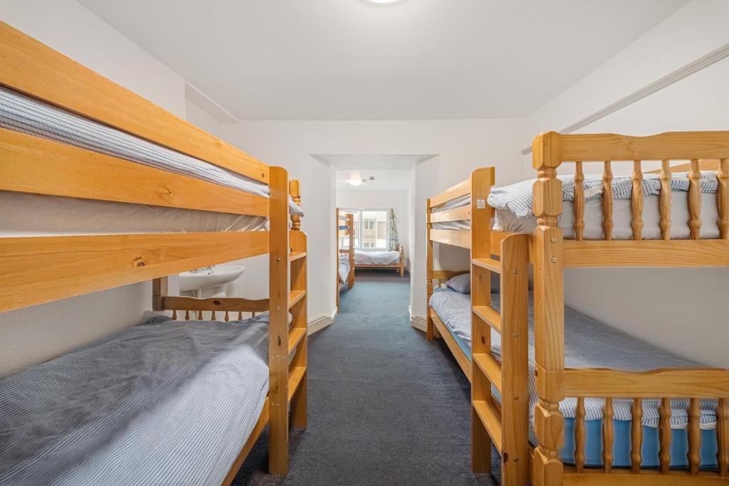 Breakwater Hostel - Single Bed In Female Dormitory Room