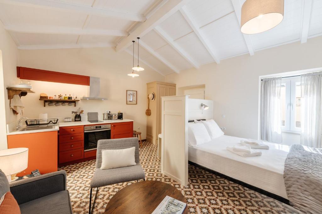 a small room with a bed and a kitchen at Kamari Guest House Corfu in Corfu International Airport I Kapodistrias