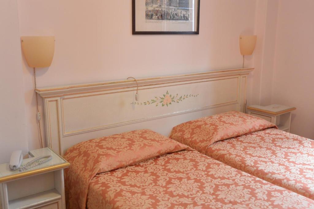 Ambassador Tre Rose - Resim 14