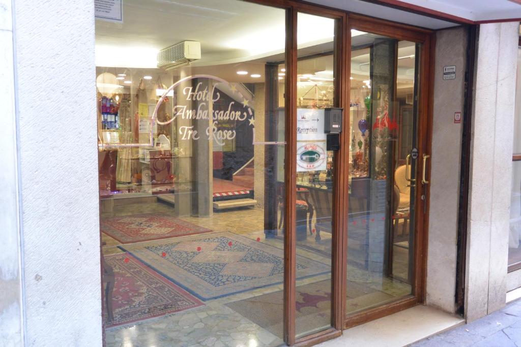 Ambassador Tre Rose - Resim 15