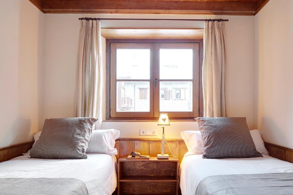 Postel nebo postele na pokoji v ubytování Val de Ruda 31 by FeelFree Rentals
