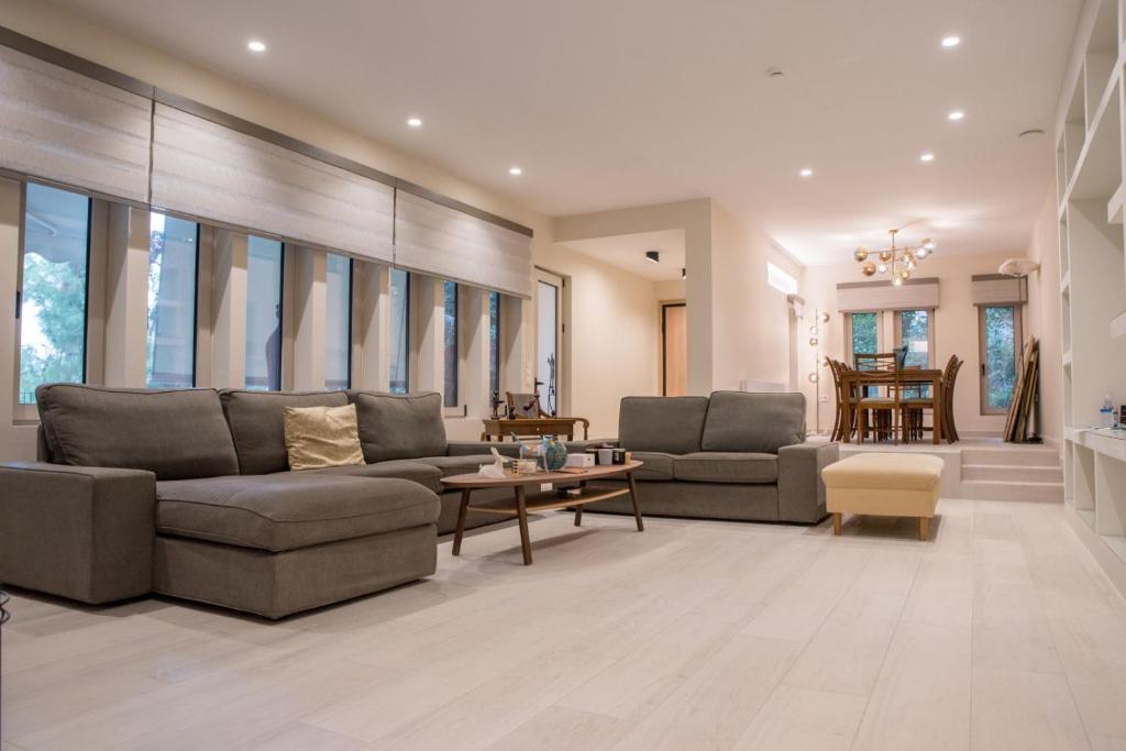THALIA, luxury 3Br Home with Ensuite Bathrooms, just 3 minutes walk from the beach located in the prestigious Athenian Riviera