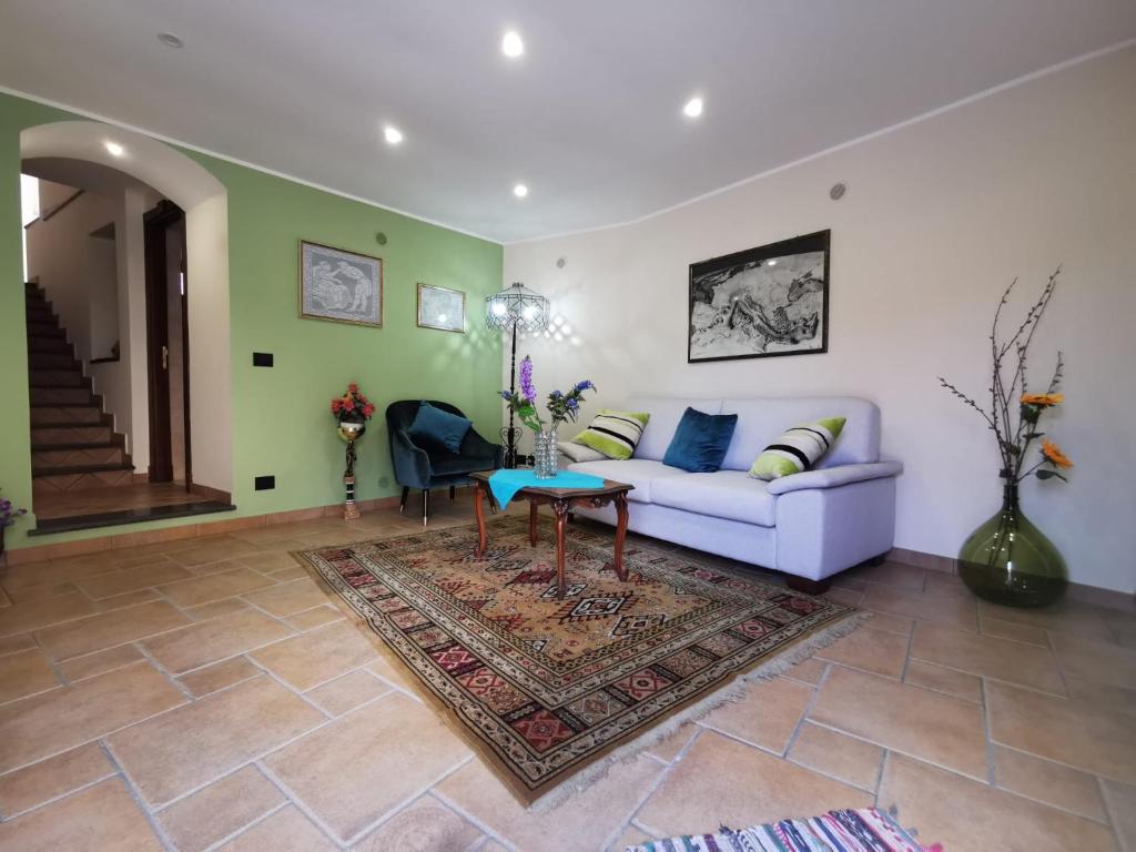 a living room with a couch and a table at Casa La Dimora in SantʼAlfio
