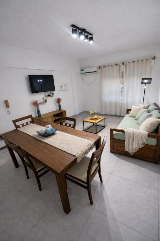 a living room with a table and a couch at Departamento Palomar in Posadas