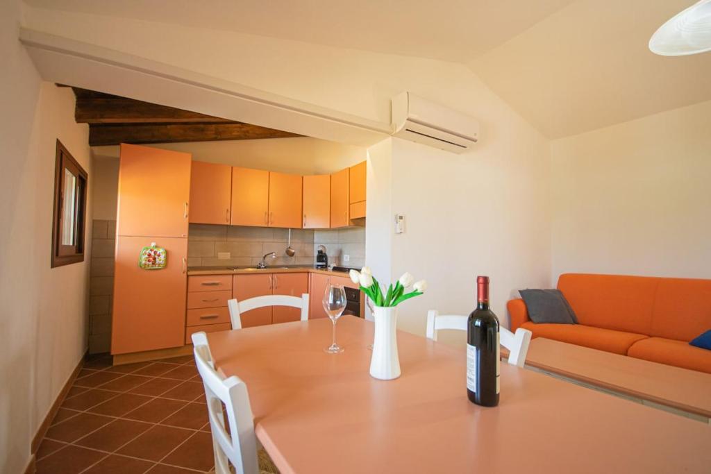 Appartamento Posada con piscina e parcheggio privato vicino al mare