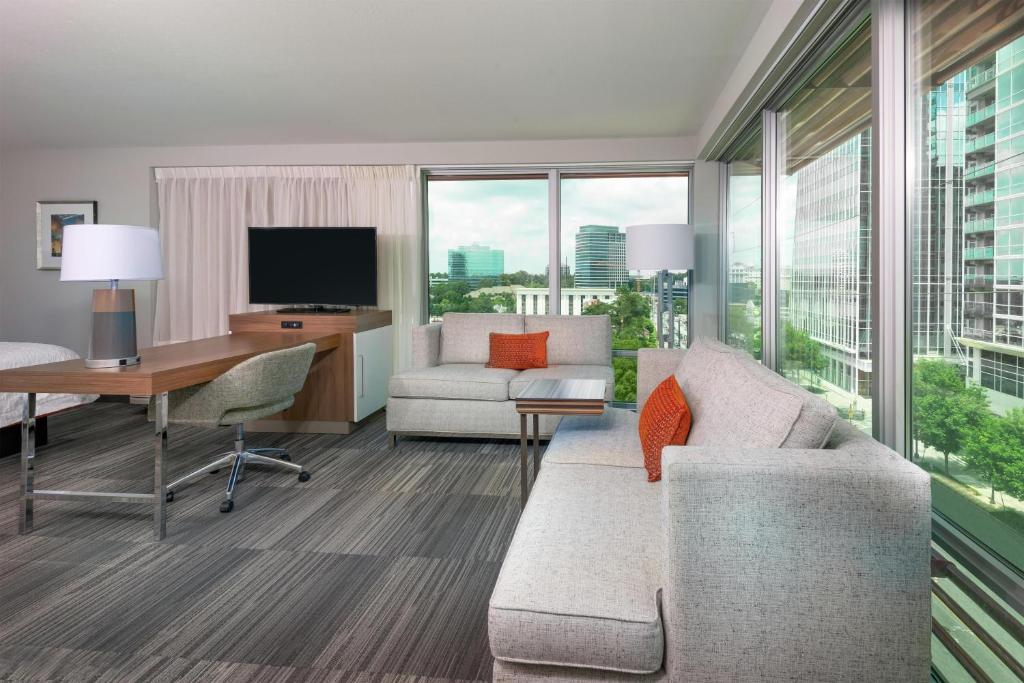 Hampton Inn & Suites Atlanta Buckhead Place - 