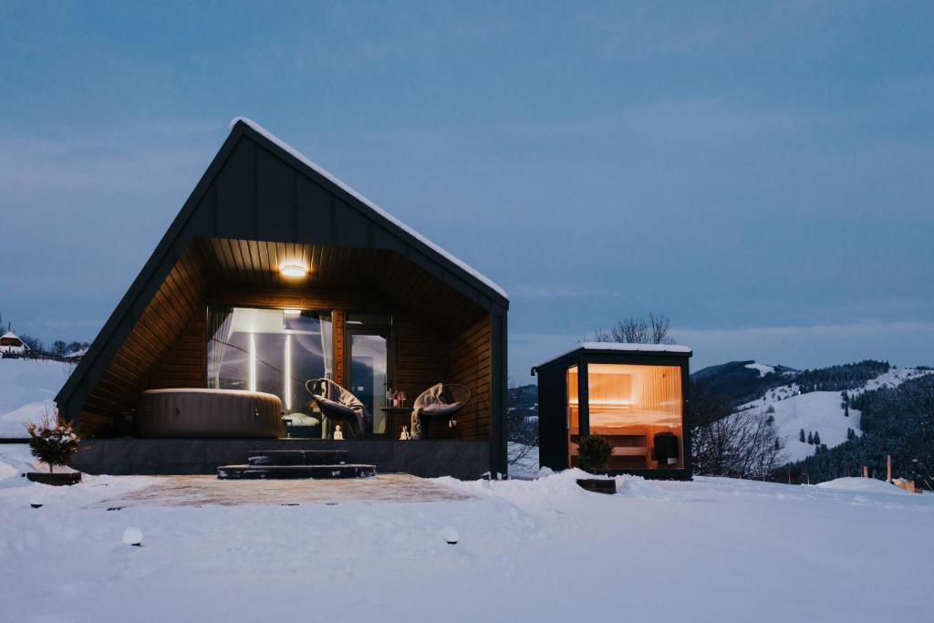 a small cabin in the snow in the snow at Azimuth in Buhalniţa