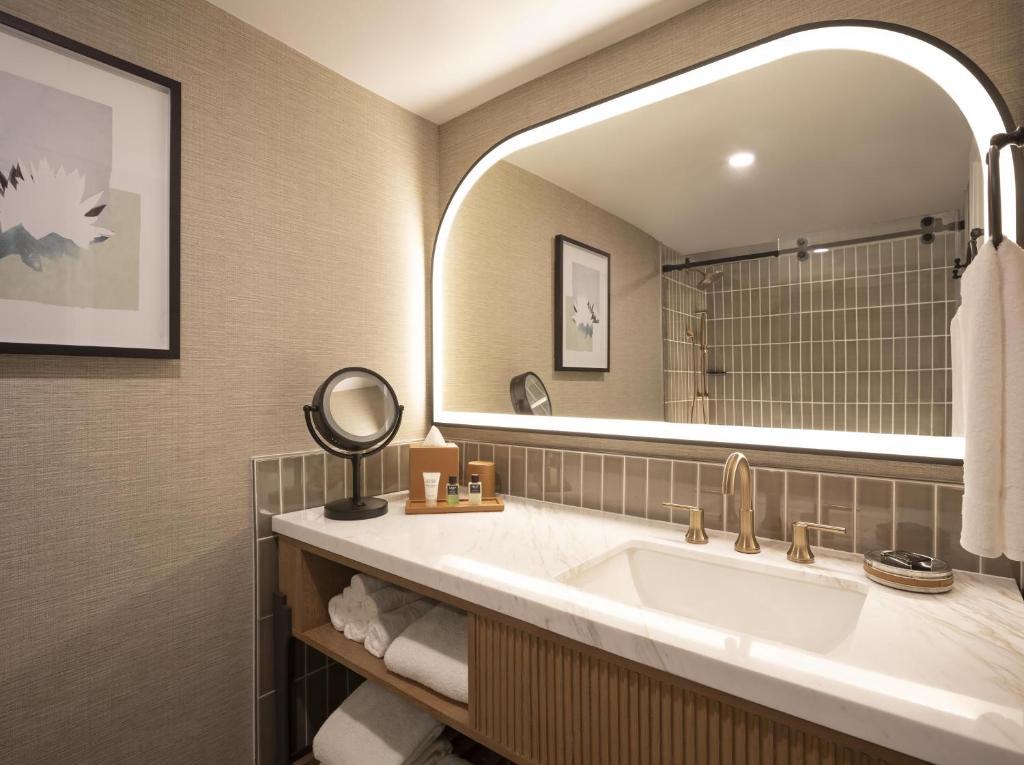 The Scottsdale Resort & Spa, Curio Collection by Hilton photo