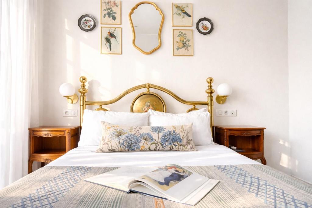 Llit o llits en una habitació de Irin Hotel