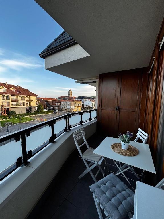 a balcony with a table and chairs on a balcony at Apartamento en Ajo, La Marina de Ajo in Ajo