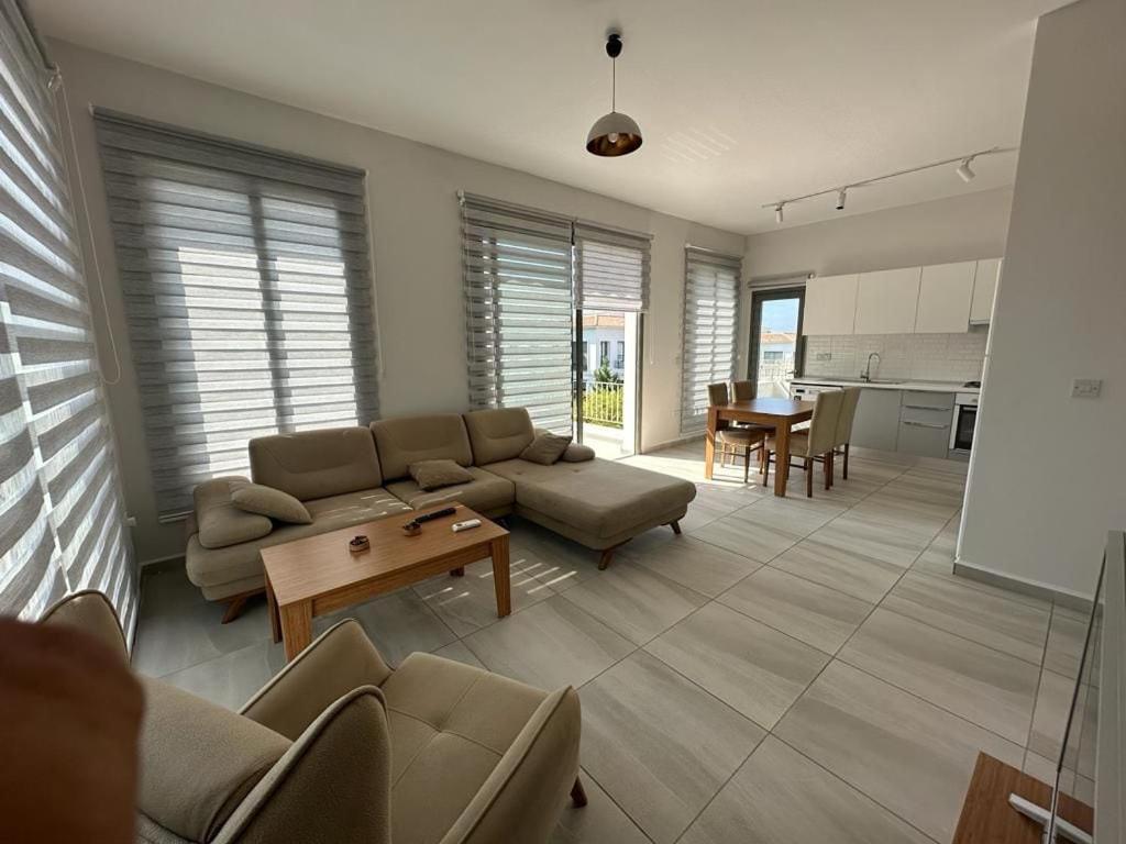 a living room with a couch and a table at Kıbrıs Town House Menekşe in Aglantzia