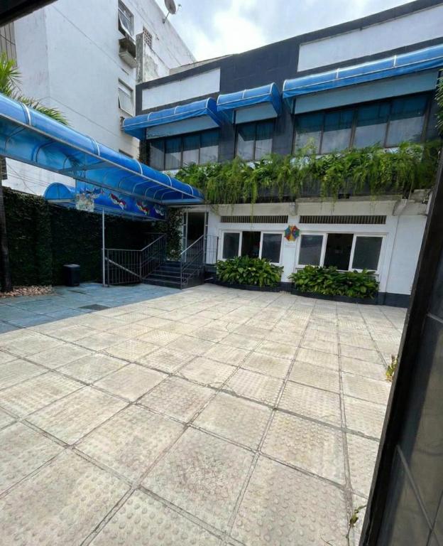 a courtyard in front of a building at Pousada Rio Doce in Olinda