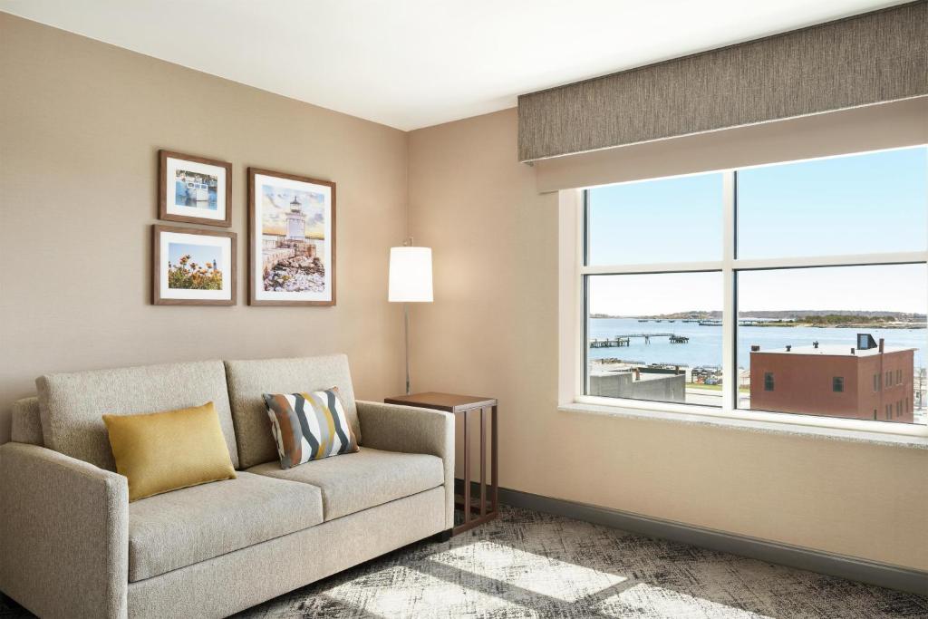 Hampton Inn Portland Downtown Waterfront - 