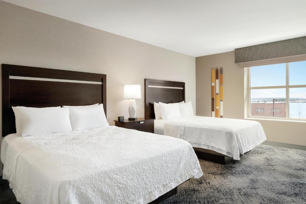 Hampton Inn Portland Downtown Waterfront - 