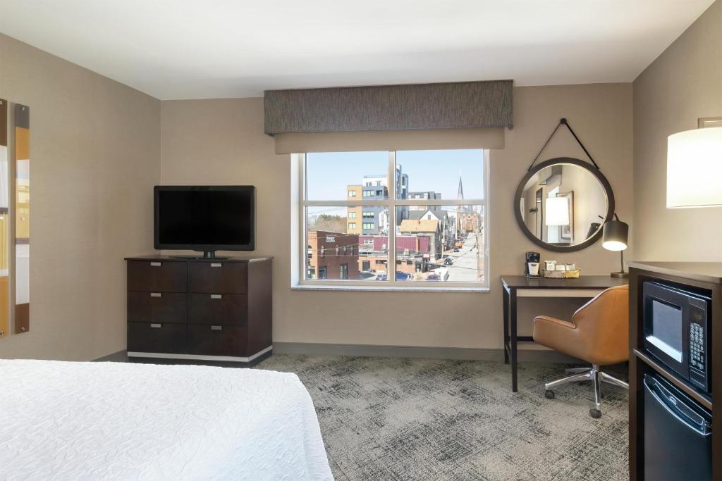 Hampton Inn Portland Downtown Waterfront photo