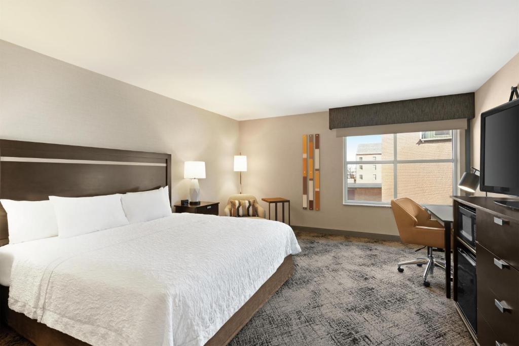 Hampton Inn Portland Downtown Waterfront - 
