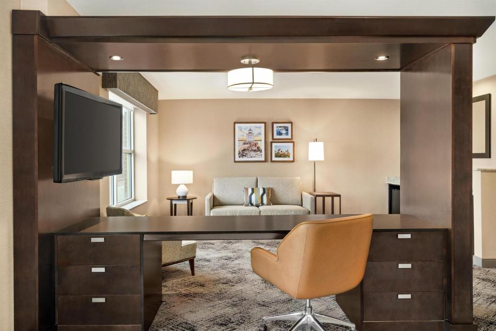 Hampton Inn Portland Downtown Waterfront photo