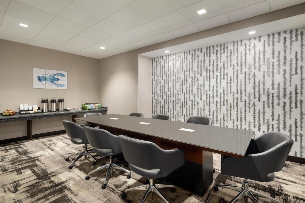 Hampton Inn Portland Downtown Waterfront photo