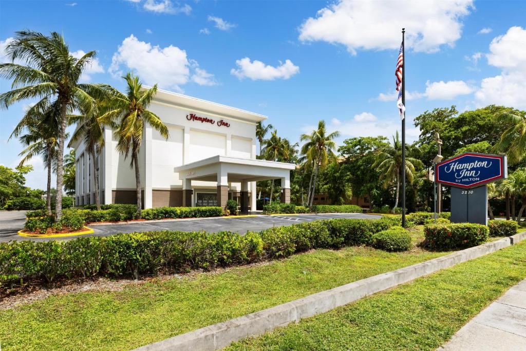 a sign in front of a hotel at Hampton Inn Naples-Central in Naples