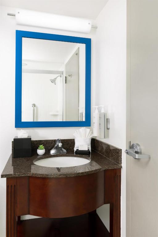 Hampton Inn Naples-Central photo