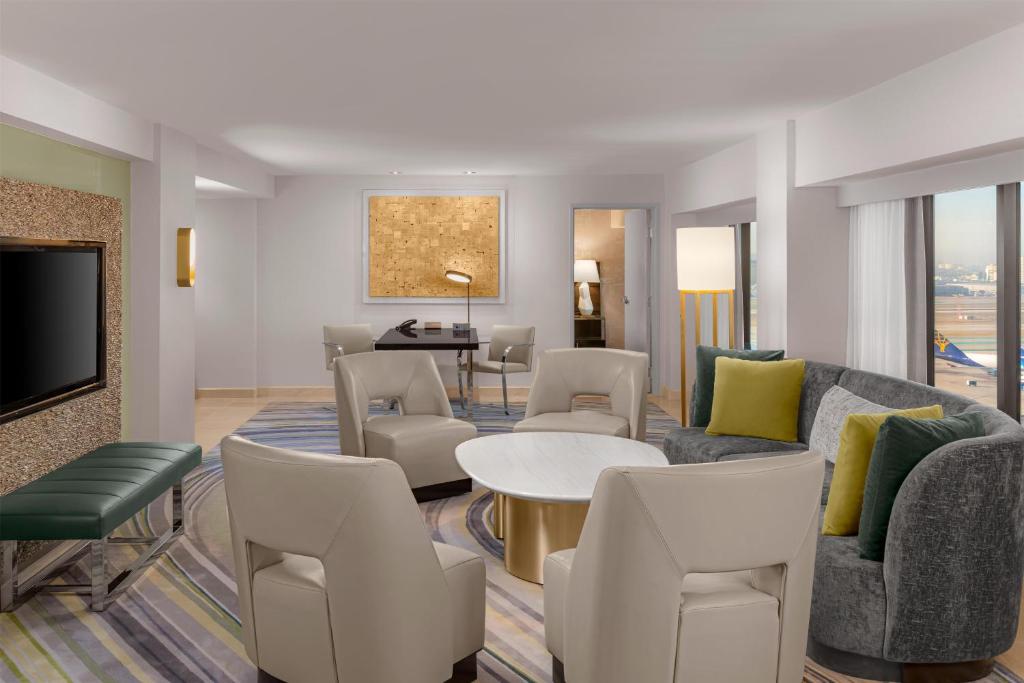 Hilton Los Angeles Airport photo